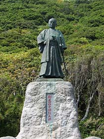 中岡晋太郎像