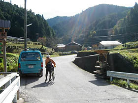 栃谷の集落にて