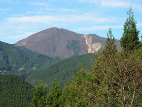 加杖坂トンネル前より高見山