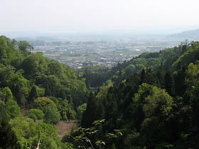 上野市街を見下ろす