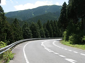 高見トンネルへの上り