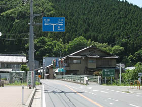 国道477号・周山交差点