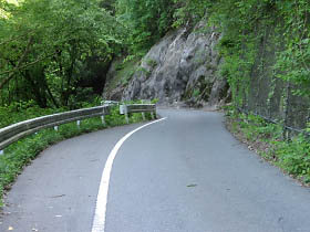 細野川沿いの国道477号